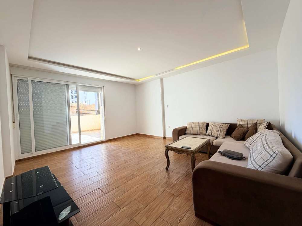 Appartement F2 avec terrasse à Millenium, Oran