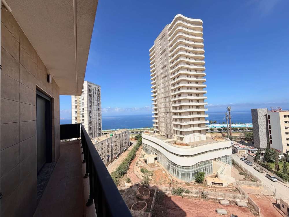Appartement F4 vue mer avec parking à Gambetta, Oran